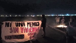 Vecinos de una toma de la meseta de Neuquén levantaron el corte sobre la calle Casimiro Gómez
