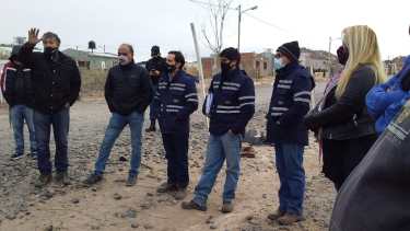 La reunión entre autoridades de CALF y los vecinos del barrio. Foto: Gentileza