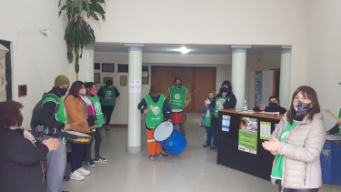 Los manifestantes ingresaron pasadas las 10 al edificio. Foto Gentileza