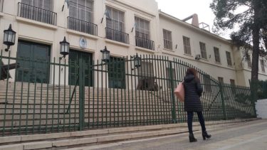 La parada del bus turístico en el Comando Sexta Brigada del Ejército en Neuquén quedó suspendida. (foto Yamil Regules)