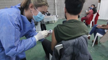 Neuquén abrió hoy la inscripción para mayores de 18. Foto archivo: Oscar Livera