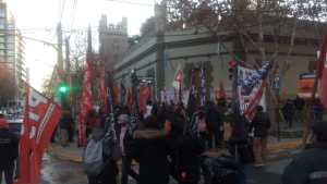 Marcharon por las calles de Neuquén por reclamos de salud, tierras y trabajo