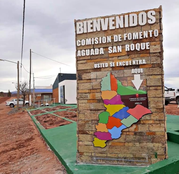 El fuego fue extinguido en la escuela por bomberos de Añelo. Foto: Gentileza