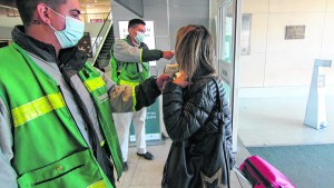 «Es lo que debemos hacer para evitar problemas», aseguran desde Migraciones