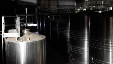 El tercer remate sobre la bodega Valle Perdido se concluyó en octubre de 2021 con la venta de los tanques. Foto: Florencia Salto/archivo.