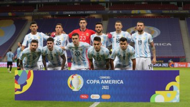 La formación de Argentina contra Uruguay tuvo varias modificaciones. De los ''históricos'' apenas dos fueron titulares: Messi y Otamendi. 