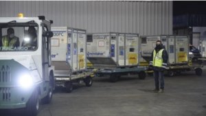 Casi un millón de vacunas de AstraZeneca llegan el próximo lunes