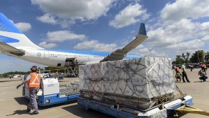 Llegaron 500 litros del principio activo para la producción de segundas dosis de Sputnik