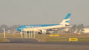 Llegó el avión con el principio activo para producir la vacuna Sputnik en el país