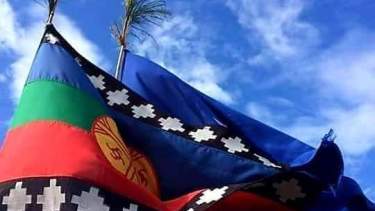 La bandera mapuche está en varios sectores de los parques, donde habitan comunidades. Archivo