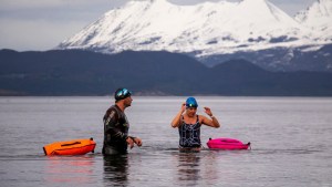 Comenzaron el invierno desafiando las heladas aguas del Canal del Beagle