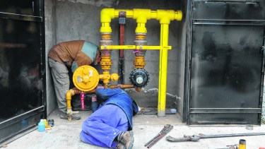 Los gasistas matriculados advierten que se siguen habilitando nuevas construcciones y que no podrán tener gas si se mantiene el cuello de botella en Camuzzi. Foto: Alfredo Leiva