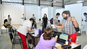Regina, Godoy y Huergo avanzan con la vacunación contra el covid-19