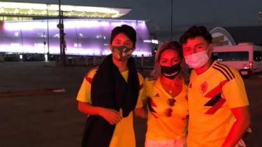 Julia y sus dos hijos se acercaron al estadio Arena Pantanal, pero se quedaron en la puerta.-