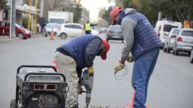 El municipio reginense colocará otro divisor de carriles en la avenida Cipolletti. (Foto Néstor Salas)