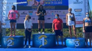 Con remera rosa, la roquense se subió al podio, ya que finalizó en la segunda posición. 