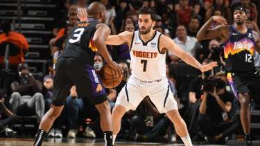 Campazzo tuvo que defender a Paul y fue claramente superado por el base de Phoenix. 