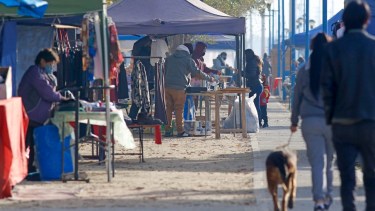 De manera excepcional, el municipio autorizó la actividad en la feria hoy jueves y mañana. Los emprendedores reclamaron un mayor aporte. (foto: Juan Thomes)