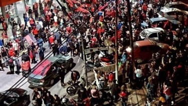Los hinchas del Sabalero llenaron las calles santafesinas.