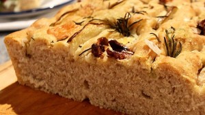 Focaccia con peras y queso azul