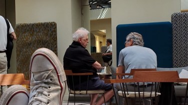 Ginés González García viajó a Madrid y se reunió con Hugo Sigman.