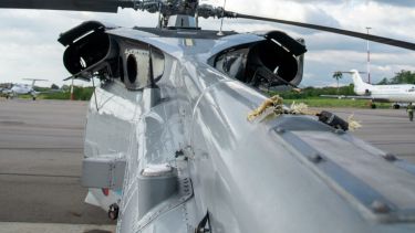 El helicóptero atacado es un Black Hawk blindado y logró, pese al ataque, un aterrizaje normal.