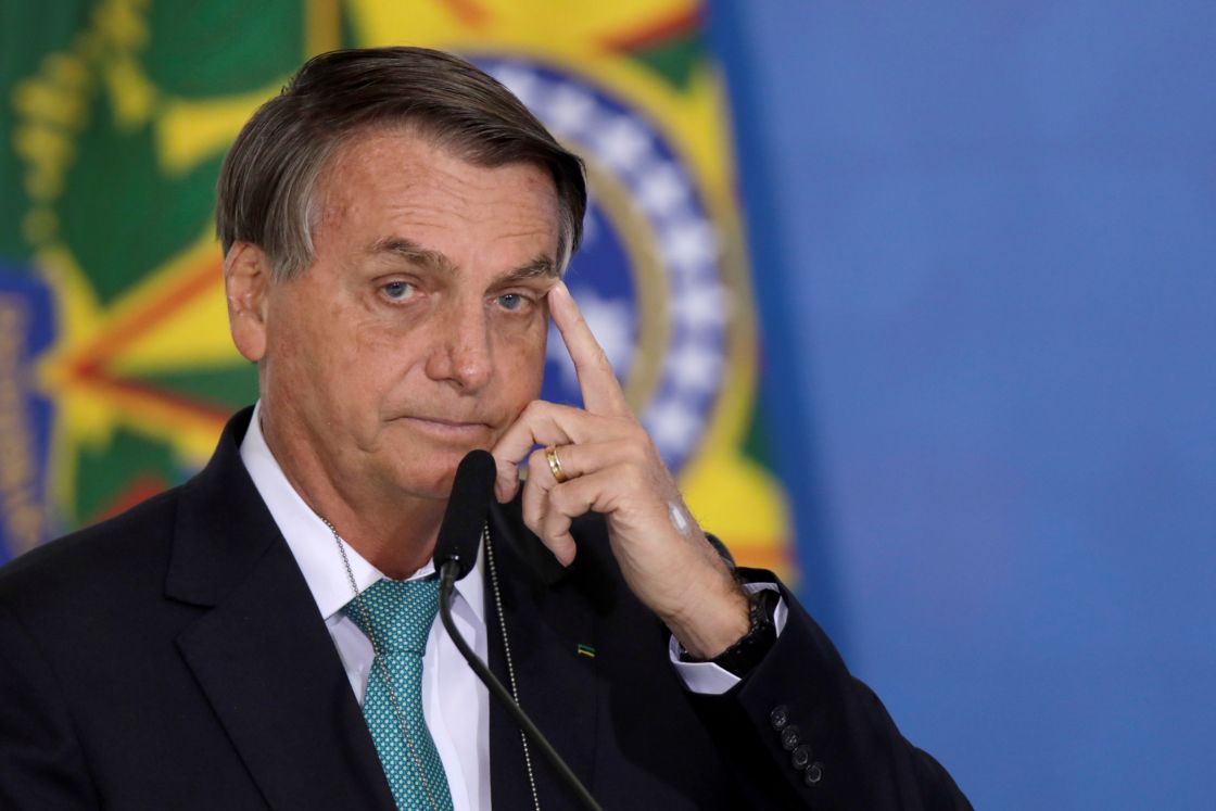 Acusan al gobierno de Bolsonaro de pagar coimas en la compra de vacunas.