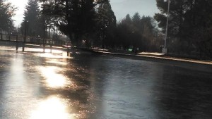 Se congeló la laguna de El Bolsón y pronostican nieve para esta semana en la región