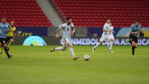 Argentina va contra Paraguay en la Copa América: formaciones y TV