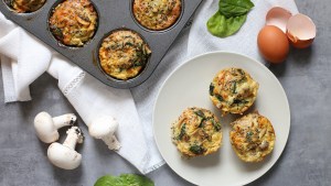 La receta express: muffins de espinacas y champiñones