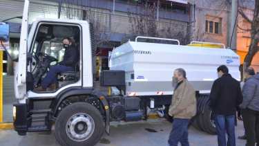 El municipio de Regina recibió el segundo vehículo comprado en forma conjunta con la Cámara de Productores. (Foto Néstor Salas)