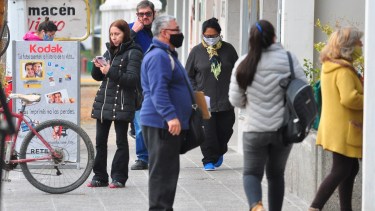Municipios del Alto Valle Este adhirieron a las medidas de restricción hasta el viernes. (Foto Néstor Salas)