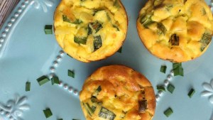 Mirá que fáciles de hacer son estos muffins de cebolla y queso