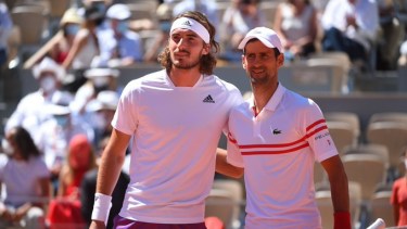 Tsitsipas y Nole jugaron una final muy cambiante, que quedó en manos del serbio. 