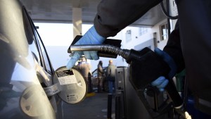Por las restricciones de mayo cayó el consumo de combustibles en la región