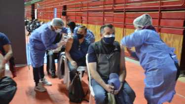 La vacunación continuará hoy en Neuquén y Plottier. (Yamil Regules)