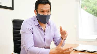 El secretario de Gobiernos Locales, Osvaldo Llancafilo, defendió la distribución de fondos y dijo que no hay discriminación (Neuquén Informa)