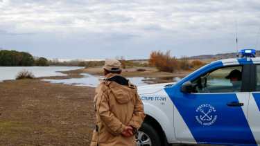Desde las 8.30, el personal de Prefectura retomó el operativo en el cauce de agua. (foto: Juan Thomes)