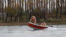 Imagen de La búsqueda del profesor de Roca se extiende hasta el río en la zona de Mainqué