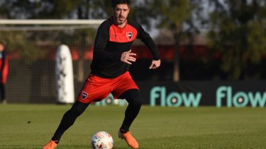 El mediocampista Pablo Pérez está realizando la pretemporada con el plantel del equipo rosarino. 