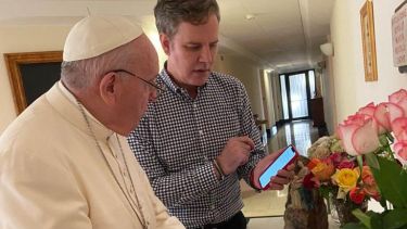 Cruz es uno de los mayores críticos de la gestión del caso de los abusos sexuales cometidos por Karadima y cómo lo protegió la iglesia chilena. 