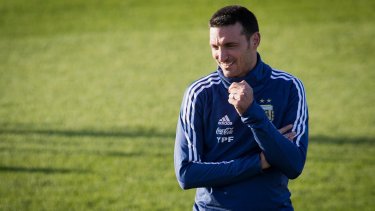 Scaloni eligió a los once que jugarán contra Chile y los confirmó en conferencia de prensa. 
