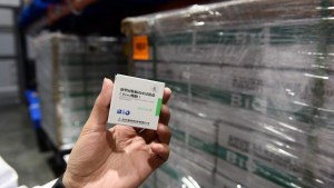 Llegó el tercer vuelo de China con más de 400.000 vacunas Sinopharm