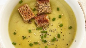 El día está para una rica sopa crema de arvejas y zapallitos