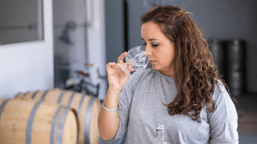 Llega otro premio desde Londres para Taté Moretti, creadora de la primera destilería de Neuquén