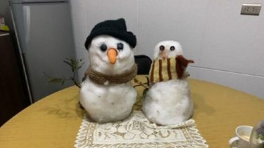 Tito y Blanca están felices de haberse encontrado tras las dos nevadas.-