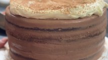 Imagen de Torta esponja de zapallo y mousse de chocolate con leche