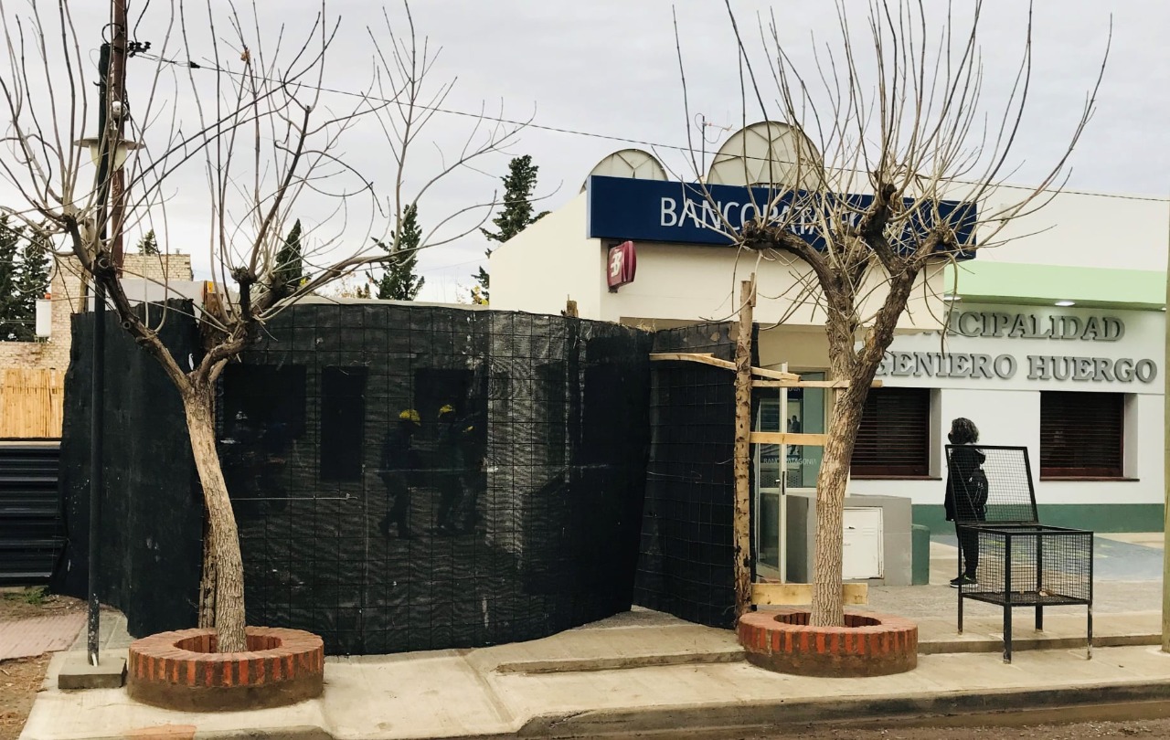 Comenzaron las obras para una oficina de atención comercial del Banco Patagonia en Huergo. (Foto Néstor Salas)