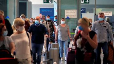 España reabrió sus playas a los turistas vacunados