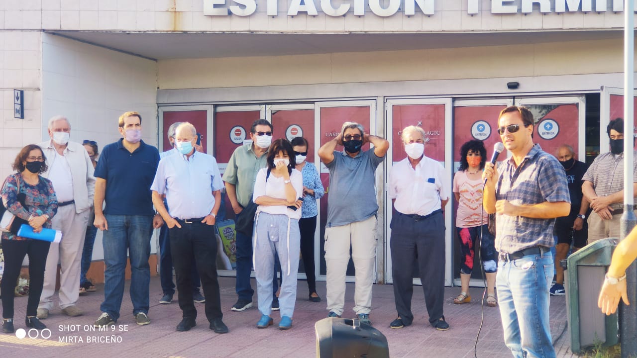 El 31 de marzo, la UCR Neuquén se reunió en la ETON para homenajear a Raúl Alfonsín a 12 años de su partida (@juanpelaez1975)